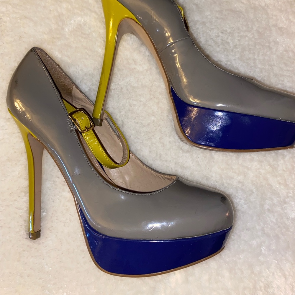 Steve Madden 5" high heel shoe size 8